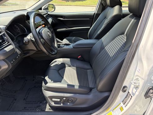 Used 2022 Toyota Camry SE w/ Convenience Package FWD image 9