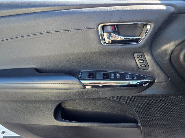 Used 2016 Toyota Avalon XLE Premium FWD image 34