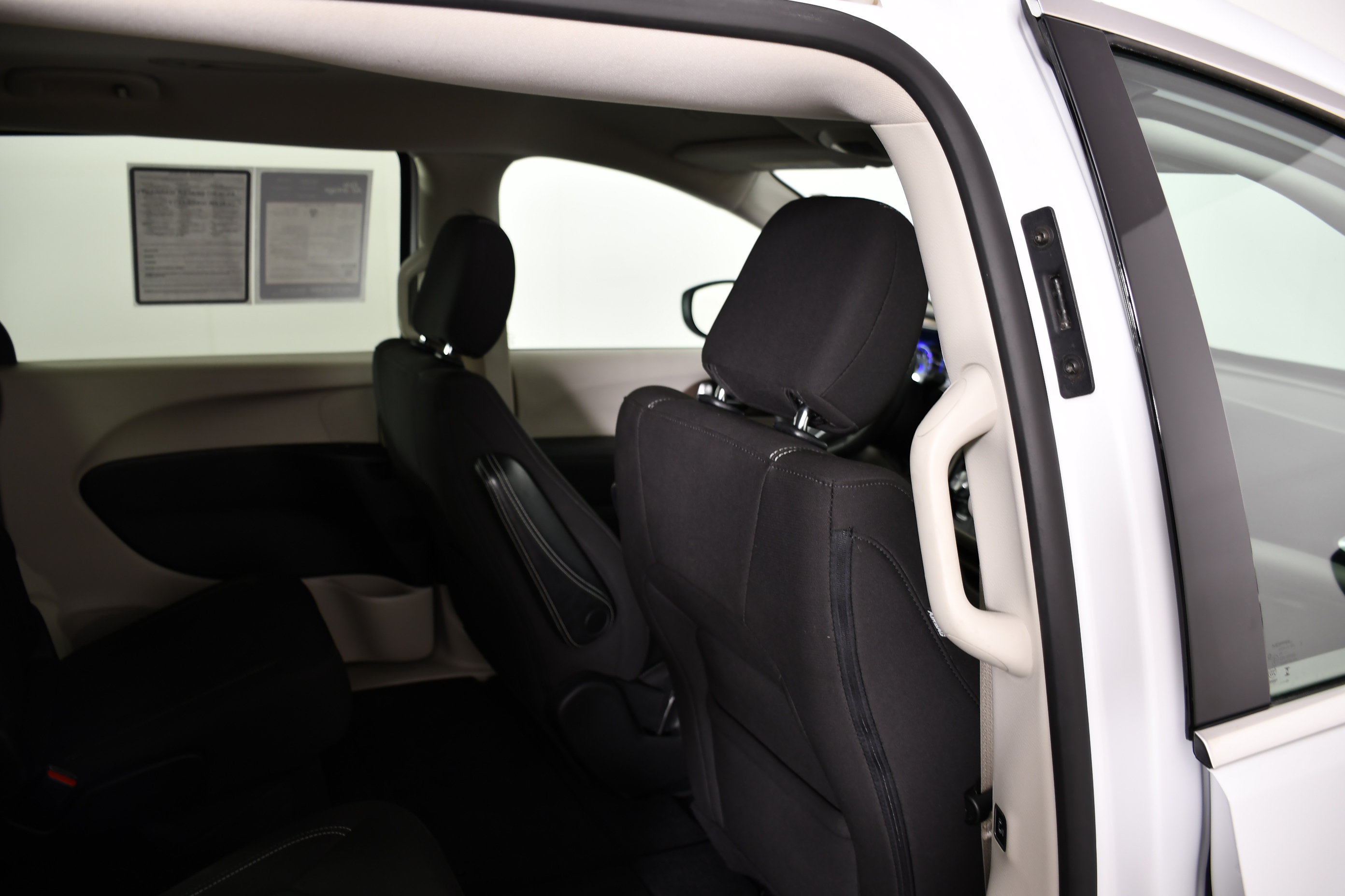 Used 2023 Chrysler Voyager LX FWD image 42