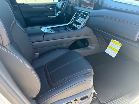 New 2026 Nissan Armada SL image 10