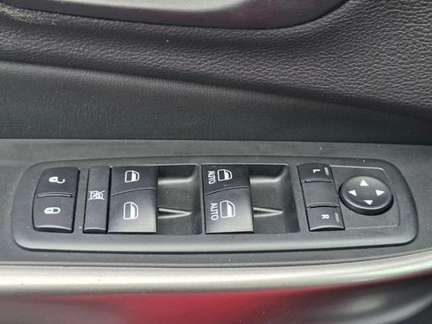 Used 2019 Jeep Cherokee Limited FWD image 27