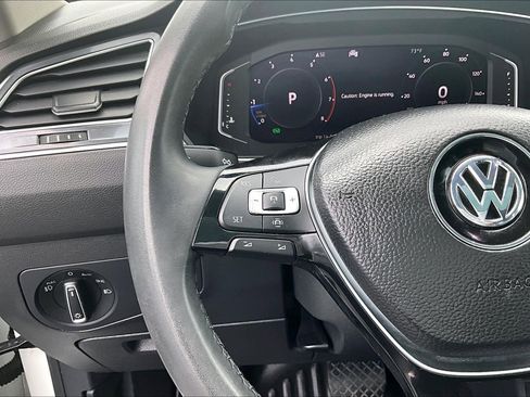 Used 2020 Volkswagen Tiguan SEL FWD image 11