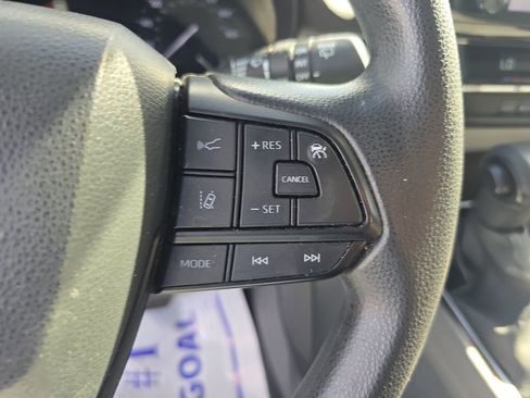 Used 2023 Toyota Sienna LE image 32