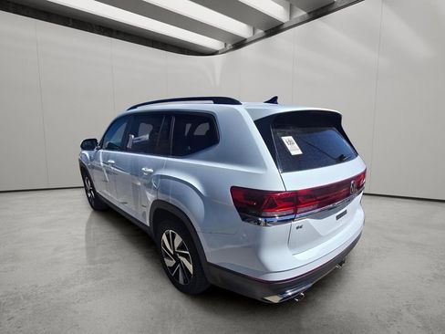 Used 2025 Volkswagen Atlas SE image 6