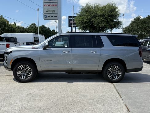 Used 2025 Chevrolet Suburban Z71 AWD/4WD image 9