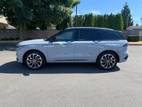 New 2026 Lincoln Nautilus Reserve AWD/4WD image 2