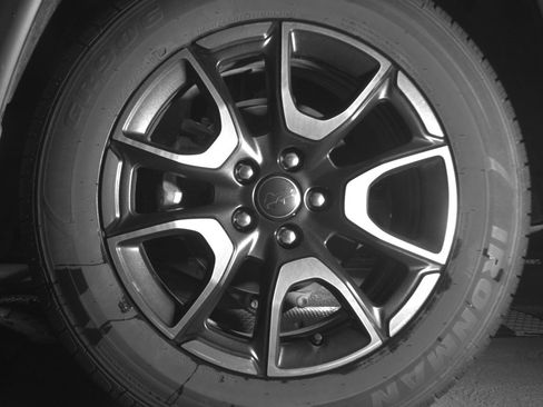 Used 2025 Jeep Compass Trailhawk image 14