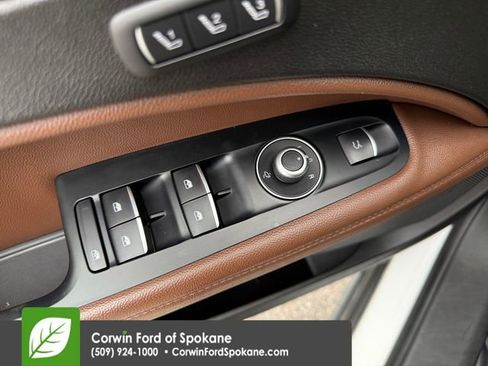 Used 2018 Alfa Romeo Stelvio AWD image 22