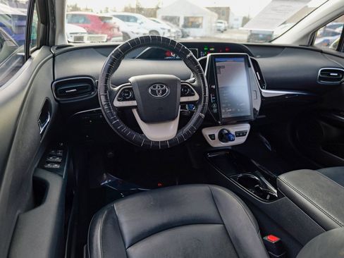 Used 2017 Toyota Prius Prime Premium image 37