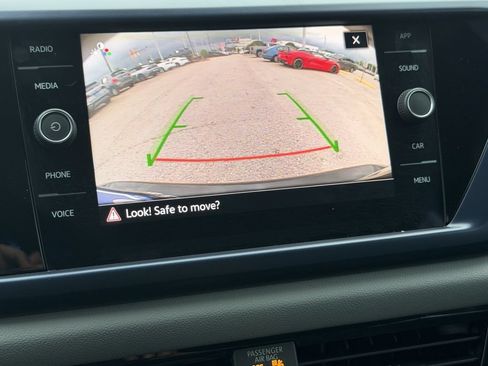 Certified 2022 Volkswagen Taos SE FWD image 22