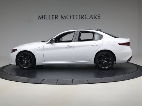 Used 2023 Alfa Romeo Giulia Estrema AWD/4WD image 3