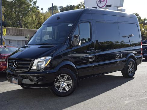 Used 2017 Mercedes-Benz Sprinter 2500 image 2