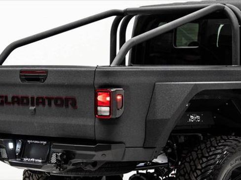 Used 2025 Jeep Gladiator Sport image 17