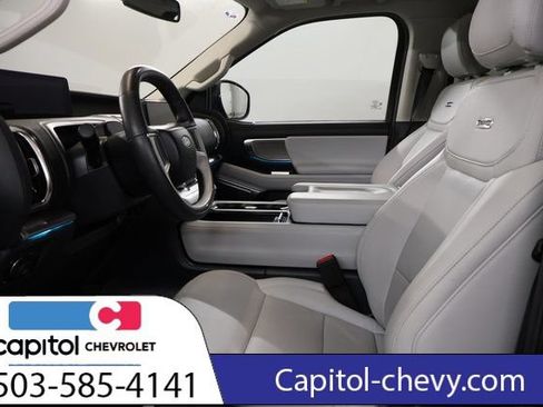 Used 2025 Ford Expedition Platinum w/ Driver's Package AWD/4WD image 13