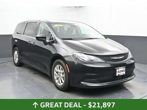 Used 2023 Chrysler Voyager LX FWD image 7