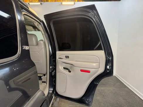Used 2005 Chevrolet Tahoe Z71 w/ Preferred Equipment Group AWD/4WD image 34