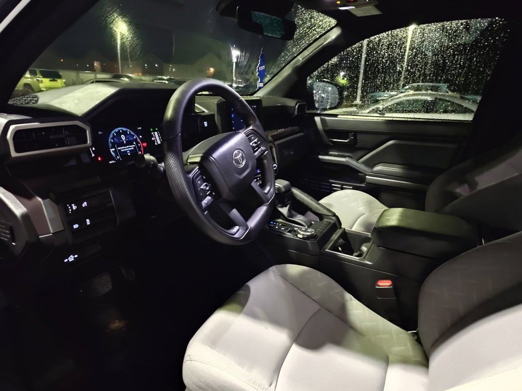 Used 2025 Toyota Tacoma SR5 AWD/4WD image 8