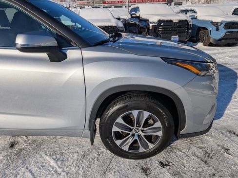Certified 2024 Toyota Highlander XLE image 10