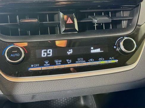 Used 2020 Toyota Corolla LE image 19