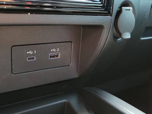 Used 2024 Nissan Titan PRO-4X AWD/4WD image 8