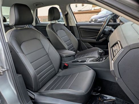 Used 2024 Volkswagen Jetta SE image 28