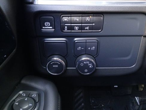 Used 2025 Chevrolet Tahoe LT RWD image 12