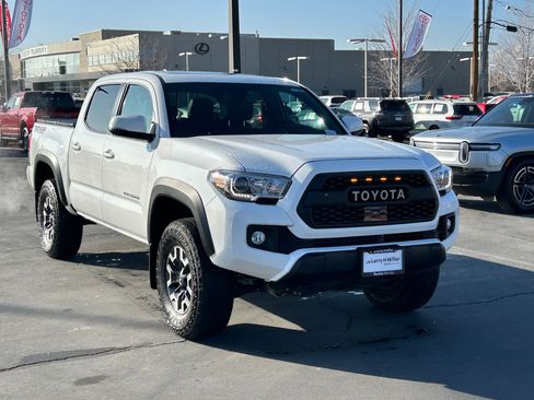 Used 2018 Toyota Tacoma TRD Off-Road image 7