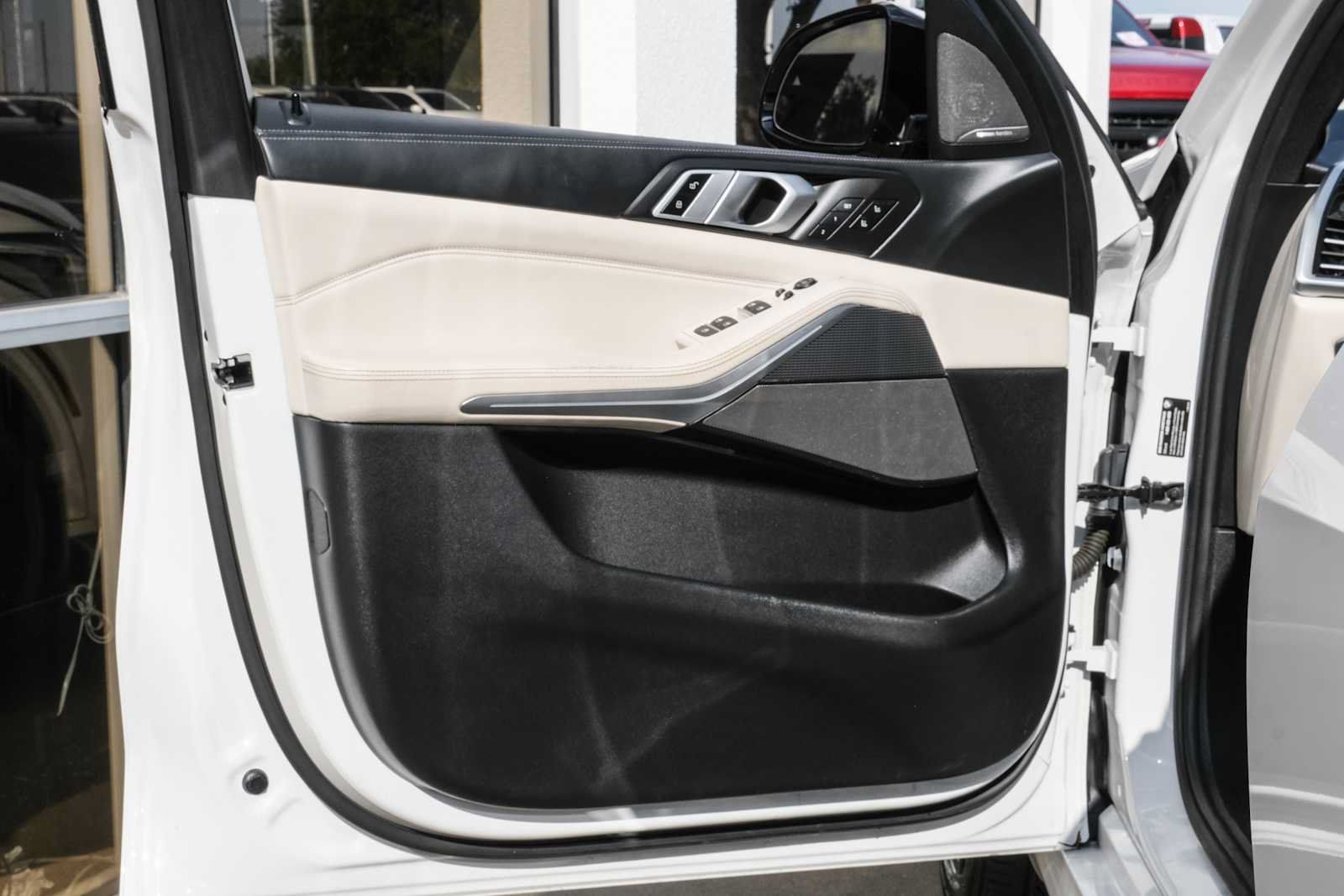 Used 2019 BMW X5 xDrive40i w/ M Sport Package AWD/4WD image 34