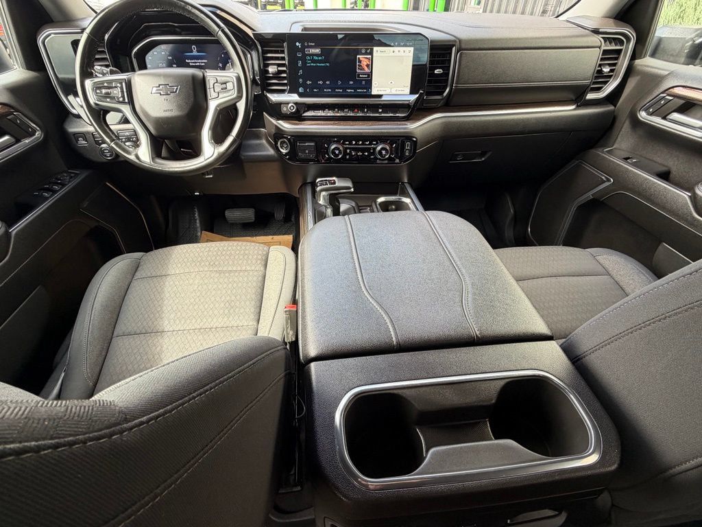 Used 2024 Chevrolet Silverado 1500 RST w/ Max Trailering Package AWD/4WD image 11
