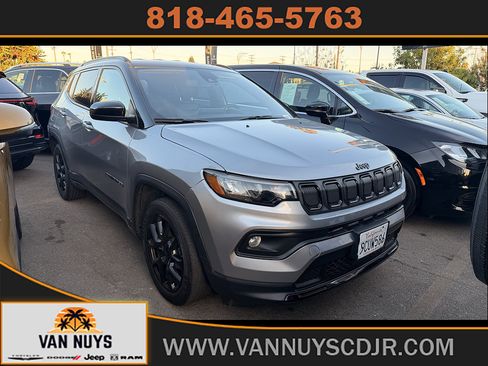 Used 2022 Jeep Compass Latitude FWD image 1