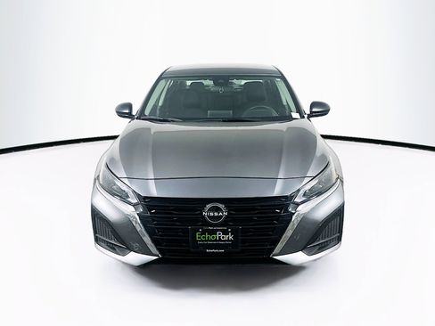 Used 2024 Nissan Altima 2.5 SV image 2