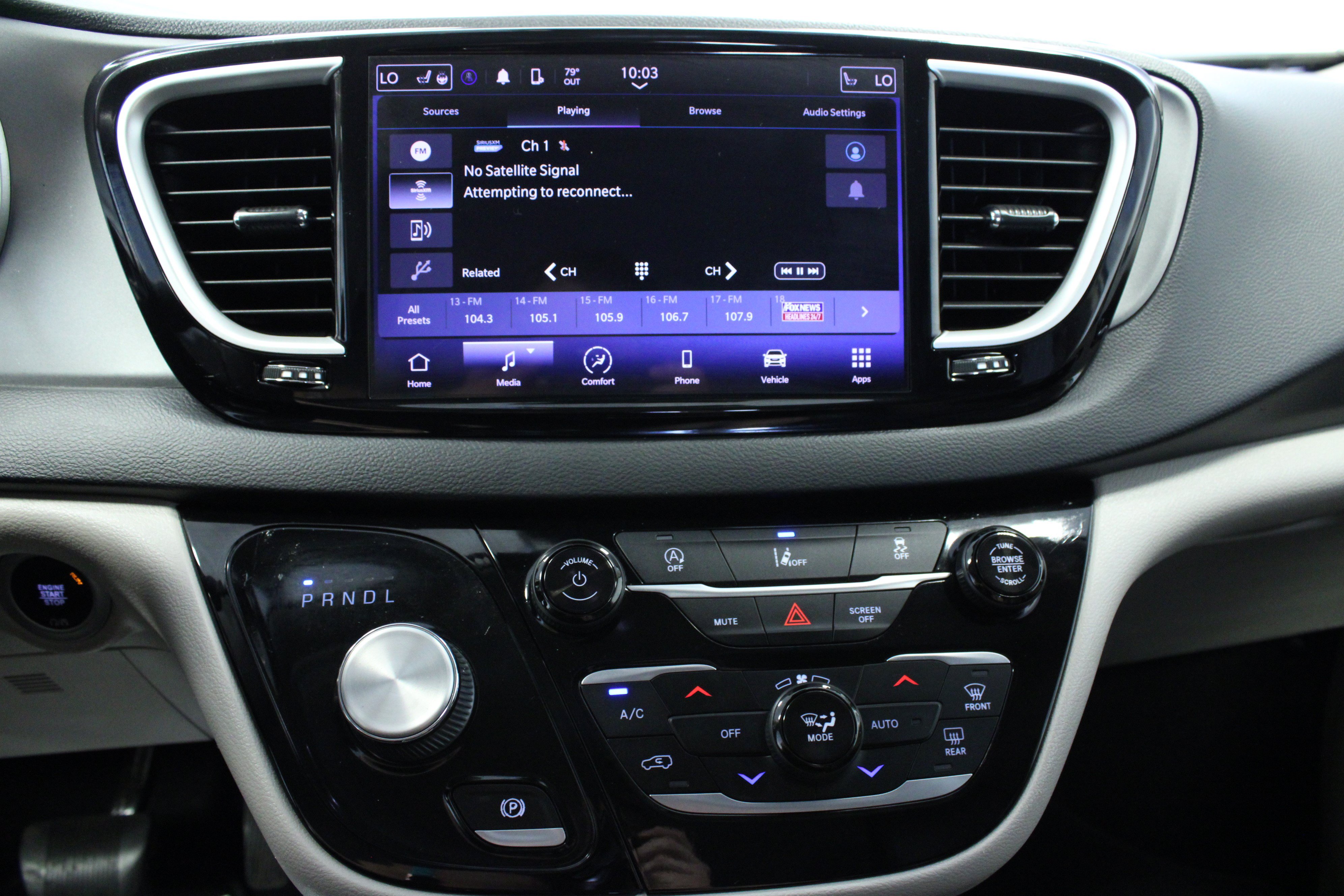 Used 2022 Chrysler Pacifica Touring-L FWD image 23