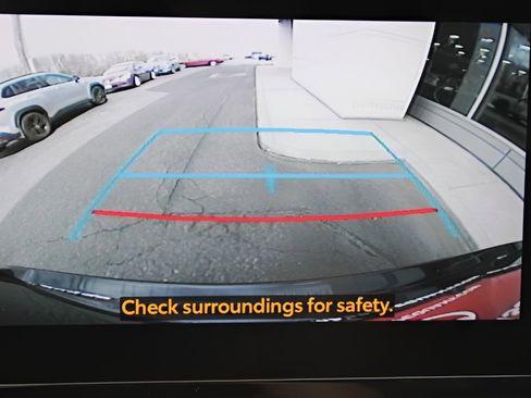 Used 2023 Toyota Highlander XLE AWD/4WD image 14