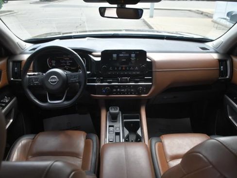 Used 2023 Nissan Pathfinder Platinum FWD image 12