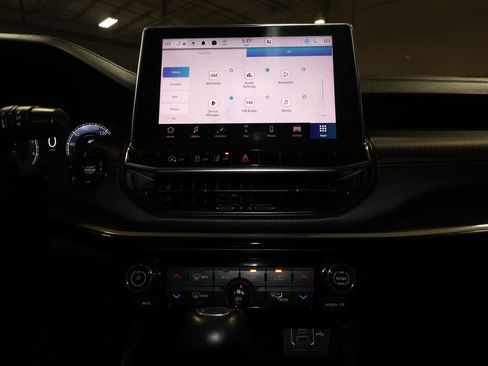 Used 2022 Jeep Compass Trailhawk w/ Trailhawk Elite Group image 17