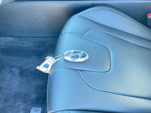 Used 2025 Hyundai Elantra Limited image 23