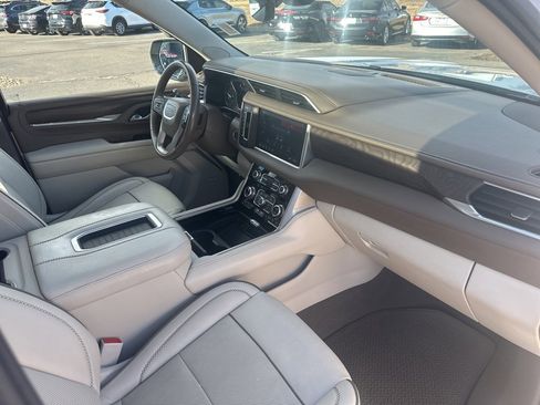 Used 2021 GMC Yukon Denali w/ Denali Premium Package image 30