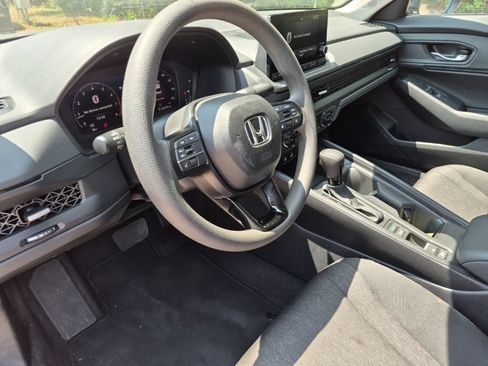 Used 2025 Honda Accord SE image 7