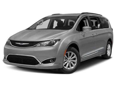 Used 2018 Chrysler Pacifica Touring-L w/ Premium Audio Group