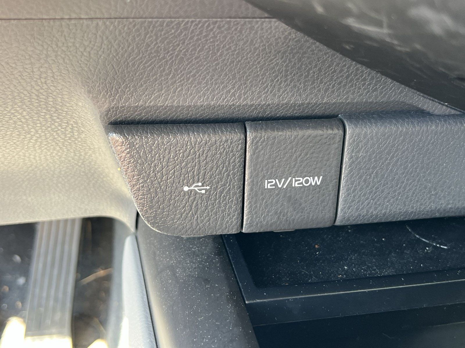 Used 2024 Toyota Camry SE w/ Cold Weather Package FWD image 29