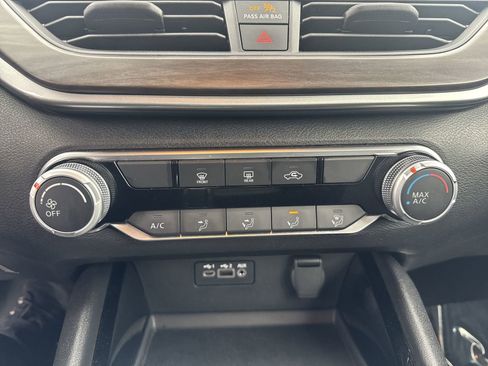 Used 2024 Nissan Altima 2.5 SV image 16