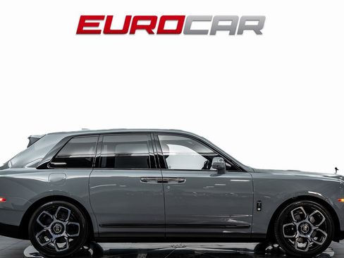 Used 2022 Rolls-Royce Cullinan Black Badge w/ Dark Exterior Package image 7