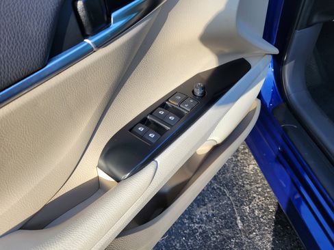 Used 2018 Toyota Camry LE image 26