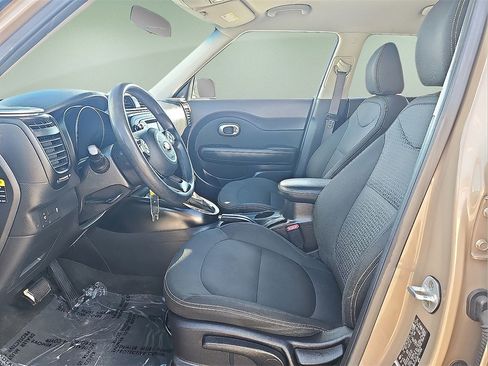 Used 2015 Kia Soul + image 20