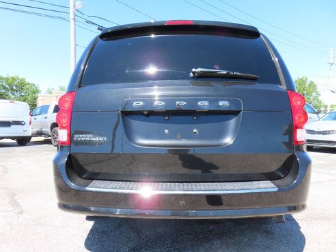 Used 2019 Dodge Grand Caravan SE FWD image 26