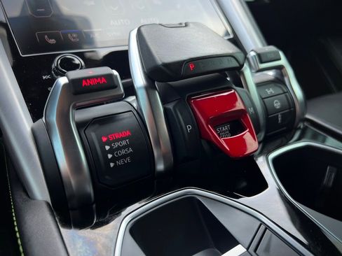 Used 2022 Lamborghini Urus image 81