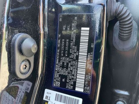 Used 2023 Toyota Highlander XLE AWD/4WD image 21