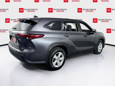 Used 2023 Toyota Highlander L FWD image 5