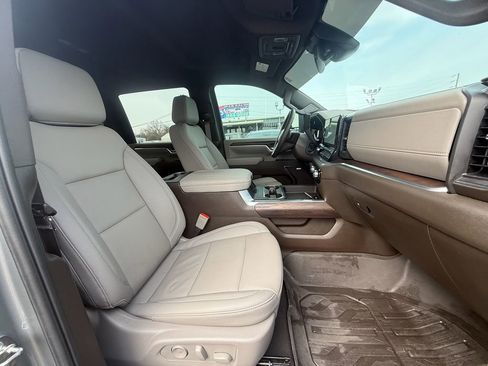 Used 2024 GMC Sierra 2500 SLT w/ SLT Premium Package image 23