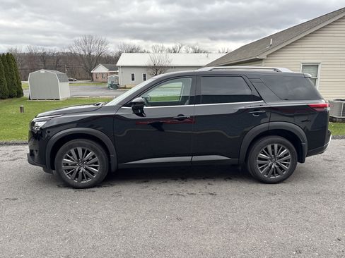 Used 2025 Nissan Pathfinder SL w/ SL Premium Package image 7